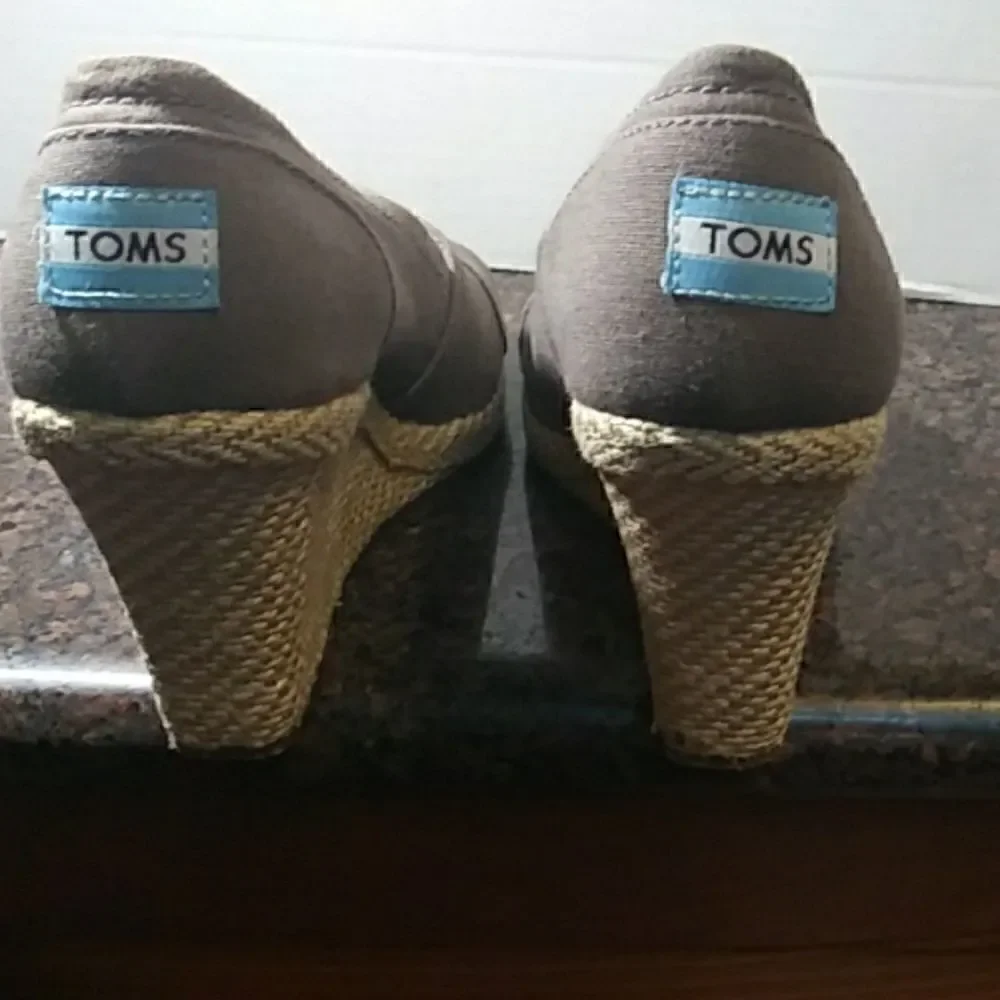 Toms Peep Toe Wedges...Size 9.5....Excellent condition.